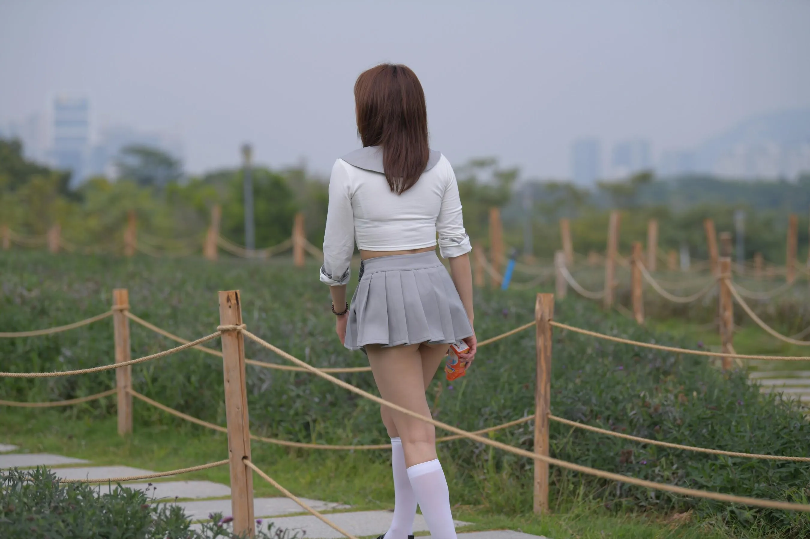 [魔镜街拍] NO.095 性感动人的小百褶裙美女 [763P]插图2